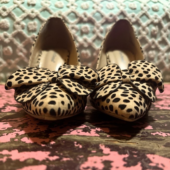 PIERRE DUMAS Leopard Bow silver heels sz 8 - Picture 10 of 12